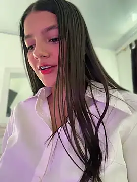 EmmiiGlow online show from 04/14/26, 08:58