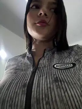 EmmiiGlow online show from 04/12/26, 10:57