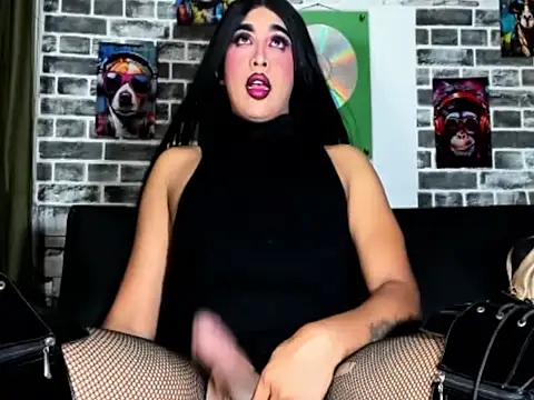 Snapshot of aurora_russo_ chatting on 12/19/25, 04:05 aurora russo online show from 12/19/25, 04:05