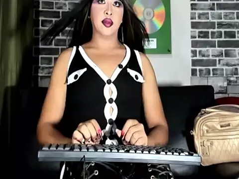 aurora russo  online show from 01/10/26, 05:25
