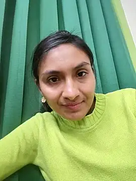 Snapshot of Uvit chatting on 05/05/26, 01:52 Uvit online show from 05/05/26, 01:52