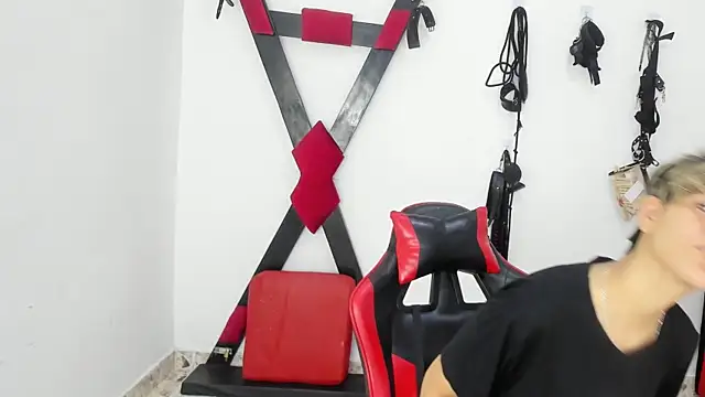 Lily and Lina online show from 11/25/25, 12:16