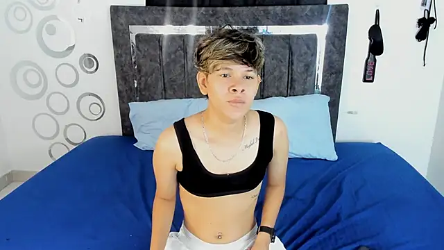 Lily and Lina online show from 11/22/25, 12:15