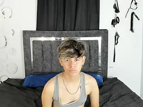 Lily and Lina online show from 11/12/25, 12:42