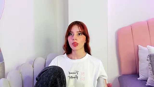 scarlett smith 3 online show from 11/24/25, 03:17