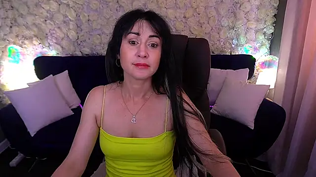 Snapshot of CarolinaaFoxyyy chatting on 06/11/26, 12:46 CarolinaaFoxyyy online show from 06/11/26, 12:46