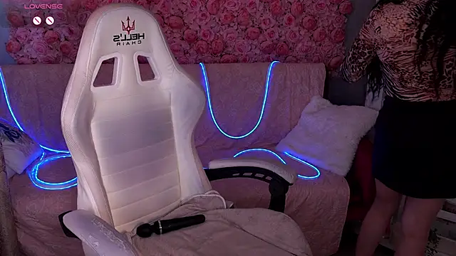 Snapshot of CarolinaaFoxyyy chatting on 04/13/26, 05:33 CarolinaaFoxyyy online show from 04/13/26, 05:33