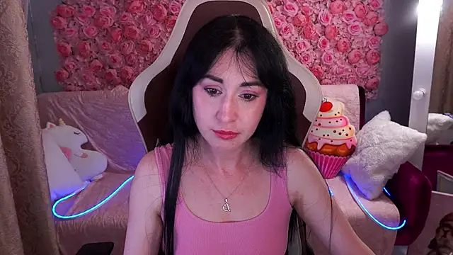 Snapshot of CarolinaaFoxyyy chatting on 05/18/26, 06:45 CarolinaaFoxyyy online show from 05/18/26, 06:45