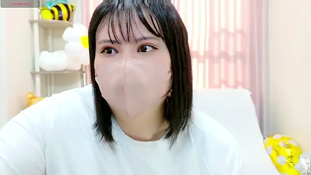 tomo-chan  online show from 12/17/25, 03:44