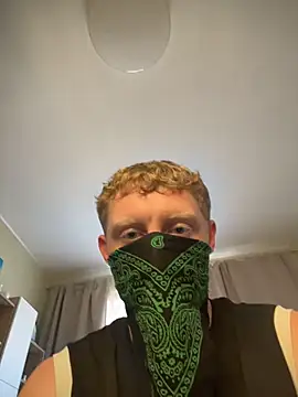 Snapshot of T3pes chatting on 11/16/25, 07:24 T3pes online show from 11/16/25, 07:24