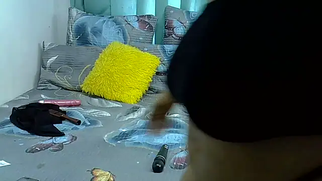 HipsDontLieX95 online show from 12/17/25, 11:48