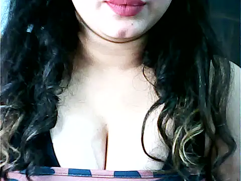 shreya saxena 01 online show from 11/26/25, 06:57