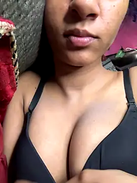 Snapshot of Your___Moonlight chatting on 12/17/25, 08:47 Your Moonlight online show from 12/17/25, 08:47