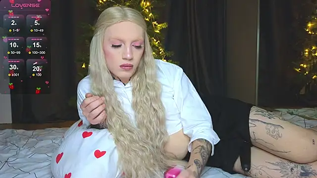 Snapshot of 1lola4ka chatting on 12/14/25, 10:15 1lola4ka online show from 12/14/25, 10:15