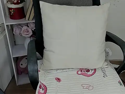 Snapshot of Lee-Young66 chatting on 02/10/26, 02:10 Lee-Young66 online show from 02/10/26, 02:10