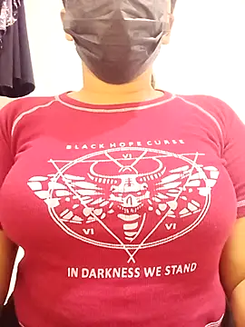 Snapshot of Trisha44 chatting on 11/14/25, 03:21 Trisha44 online show from 11/14/25, 03:21