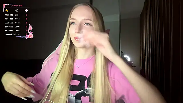 LaceDream online show from 12/17/25, 04:12