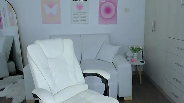 Miaafoxy online show from 11/18/25, 05:55