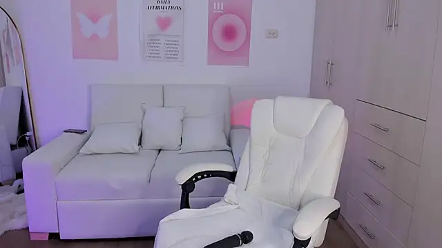 Miaafoxy online show from 12/04/25, 05:39