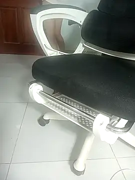 Snapshot of Em-mupmup chatting on 02/26/26, 09:09 Em-mupmup online show from 02/26/26, 09:09