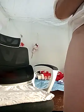 Snapshot of Em-mupmup chatting on 02/10/26, 07:18 Em-mupmup online show from 02/10/26, 07:18