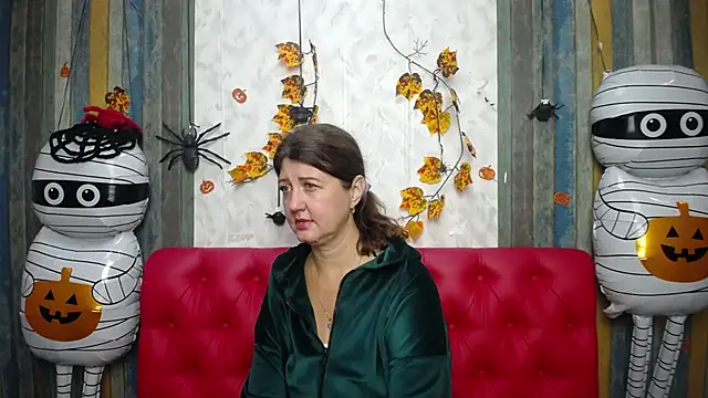 Snapshot of RoseHille chatting on 11/15/25, 10:41 RoseHille online show from 11/15/25, 10:41