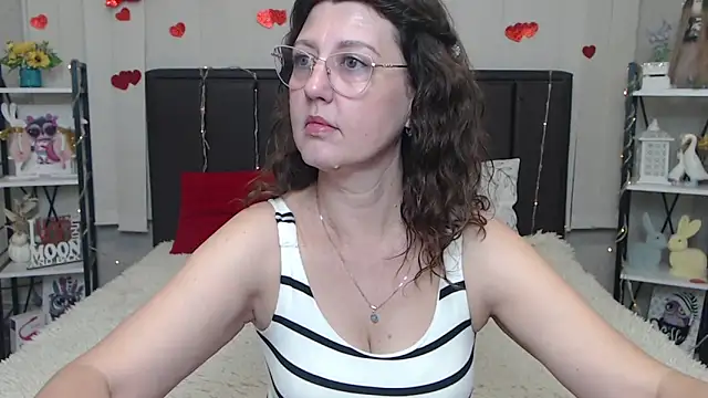 Snapshot of RoseHille chatting on 05/23/26, 05:17 RoseHille online show from 05/23/26, 05:17