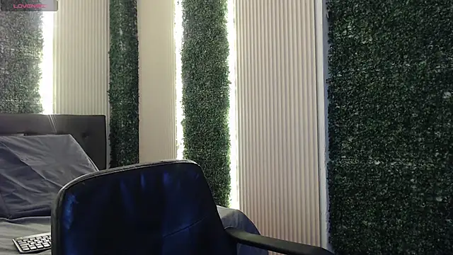 bunnywhite21 online show from 11/24/25, 04:18