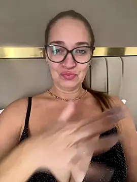 Milana8263 online show from 12/17/25, 09:58