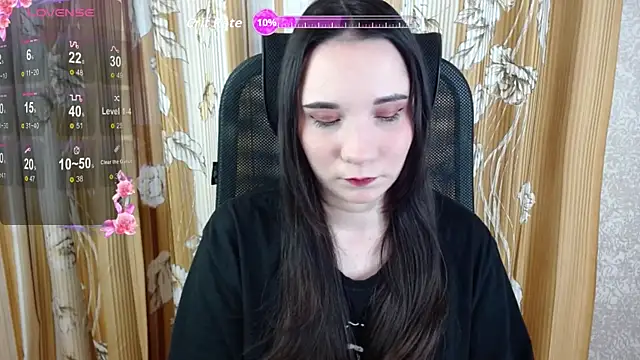 Snapshot of KateForYou chatting on 11/12/25, 11:47 KateForYou online show from 11/12/25, 11:47