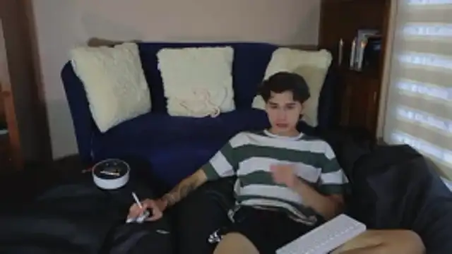 Derekswan online show from 12/18/25, 10:02