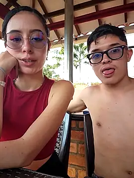 Snapshot of SAMANTHA_AND_PETER chatting on 11/26/25, 08:20 SAMANTHA AND PETER online show from 11/26/25, 08:20