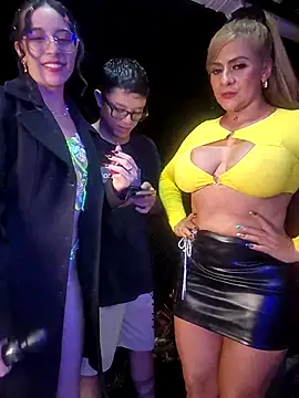 Snapshot of SAMANTHA_AND_PETER chatting on 11/22/25, 01:15 SAMANTHA AND PETER online show from 11/22/25, 01:15