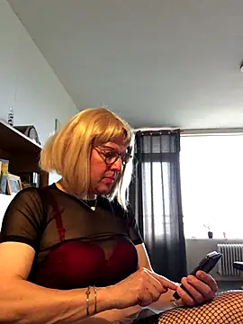 simone xdressing online show from 11/08/25, 02:20