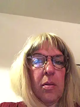 Snapshot of simone_xdressing chatting on 05/14/26, 12:07 simone xdressing online show from 05/14/26, 12:07