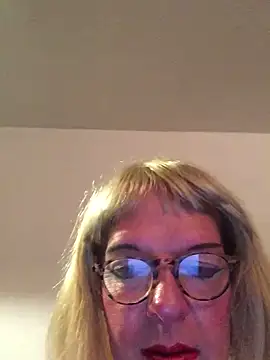 Snapshot of simone_xdressing chatting on 06/16/26, 11:38 simone xdressing online show from 06/16/26, 11:38