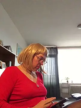 simone xdressing online show from 01/04/25, 02:14