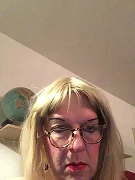 simone xdressing online show from 11/16/25, 01:10