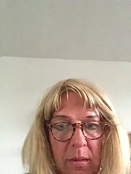 Snapshot of simone_xdressing chatting on 07/18/26, 07:22 simone xdressing online show from 07/18/26, 07:22