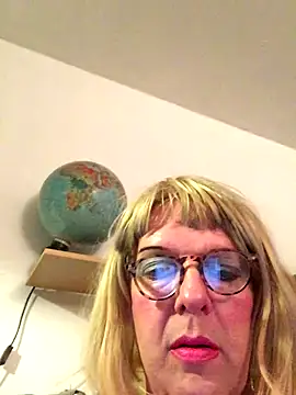 simone xdressing online show from 11/02/25, 07:52