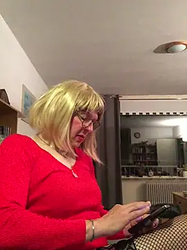 simone xdressing online show from 09/24/25, 11:43