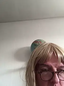 simone xdressing online show from 01/02/25, 02:13