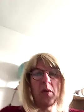 simone xdressing online show from 10/19/25, 01:03