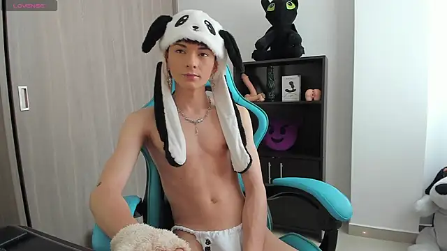 Snapshot of RYO_BLEU_ chatting on 05/13/26, 03:41 RYO BLEU online show from 05/13/26, 03:41
