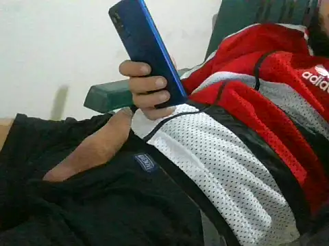 Snapshot of Malessere1922 chatting on 11/17/25, 03:32 Malessere1922 online show from 11/17/25, 03:32