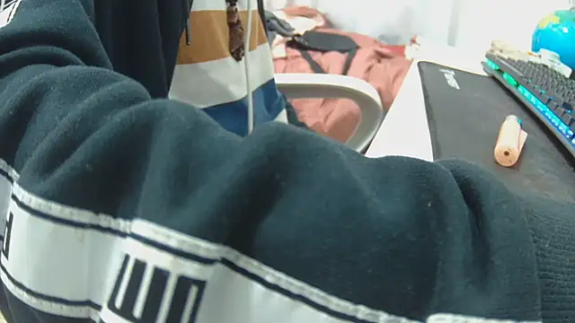 Calavera2001 online show from 12/18/25, 12:38