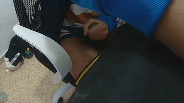 Calavera2001 online show from 12/20/25, 12:02