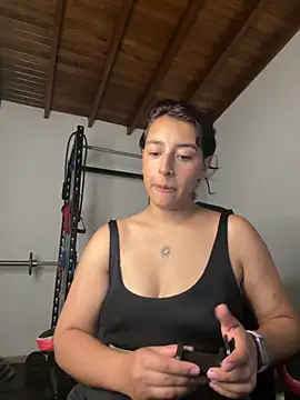 VictoriaAmelie online show from 11/30/25, 11:27