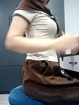   Anna    online show from 12/17/25, 12:37