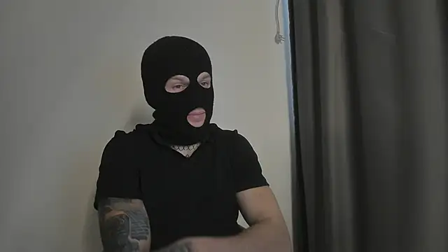 Snapshot of Huntall77 chatting on 11/12/25, 07:23 Huntall77 online show from 11/12/25, 07:23